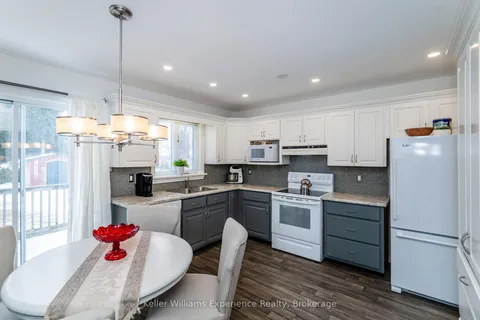 18 Archer Crescent, Springwater, ON L0L 1P0
