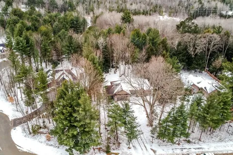 22 Marni Lane, Springwater, ON L0L 2K0