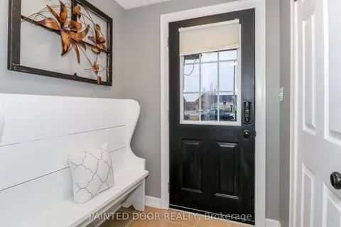 13 Seymour Crescent, Barrie, ON L4N 8N4