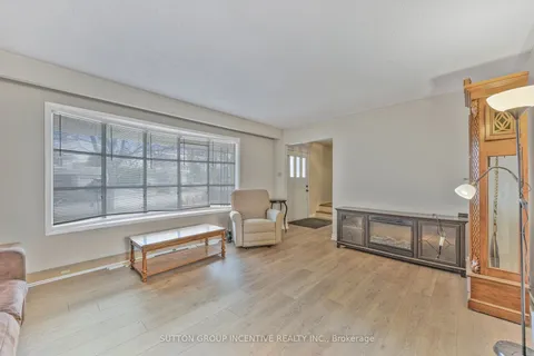 22 Belcourt Avenue, Barrie, ON L4M 4E3