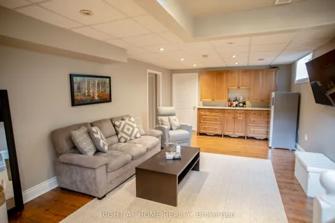 74 Country Lane, Barrie, ON L4N 0G1