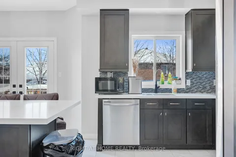 262 Livingstone Street, Barrie, ON L4M 6N6