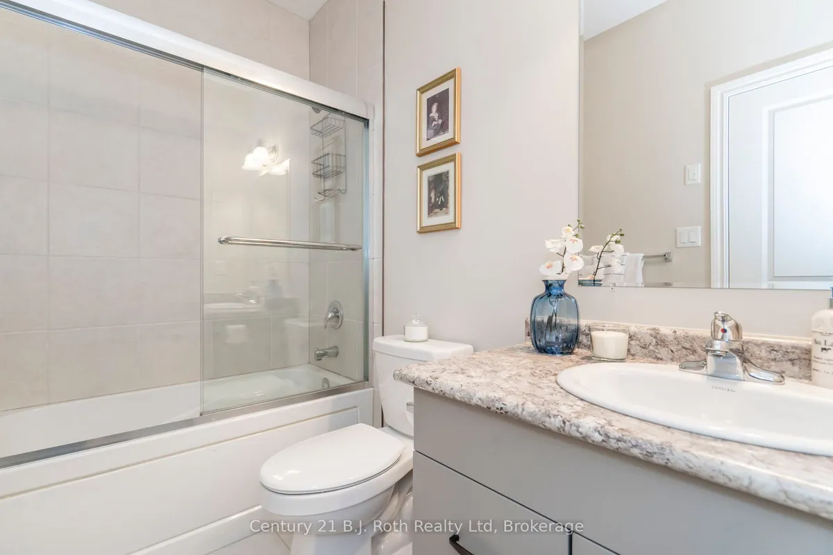 4 Charlie Rawson Boulevard, Tay, ON L0K 2A0