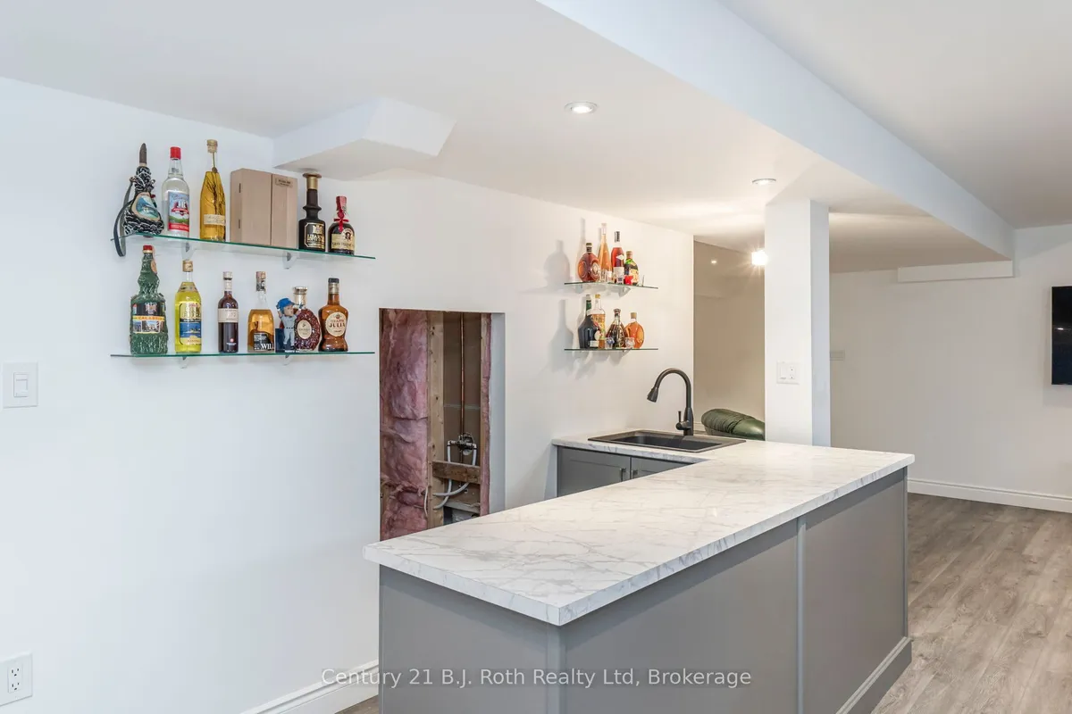 4 Charlie Rawson Boulevard, Tay, ON L0K 2A0