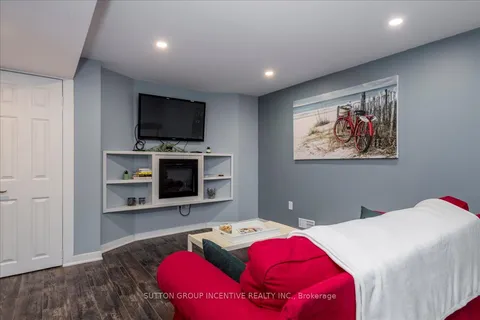 392 Big Bay Point Road, Barrie, ON L4N 8A2