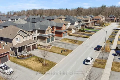 52 Jewel House Lane, Barrie, ON L4N 8J7