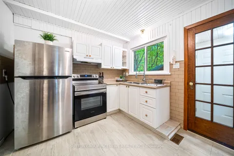 11 Bourgeois Court, Tiny, ON L9M 0H3