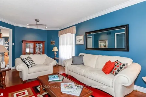 163 Livingstone Street, Barrie, ON L4N 7J7