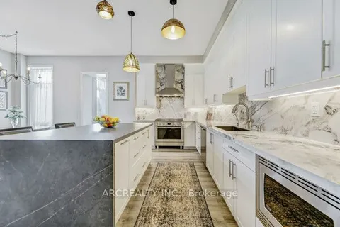 25 Thompson Way, Springwater, ON L9X 2A5