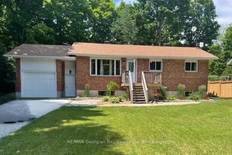 16 Mundy Avenue, Tiny, ON L9M 0B5