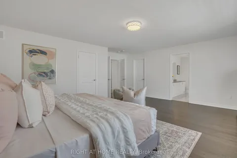 128 Durham Avenue, Barrie, ON L9J 0L8