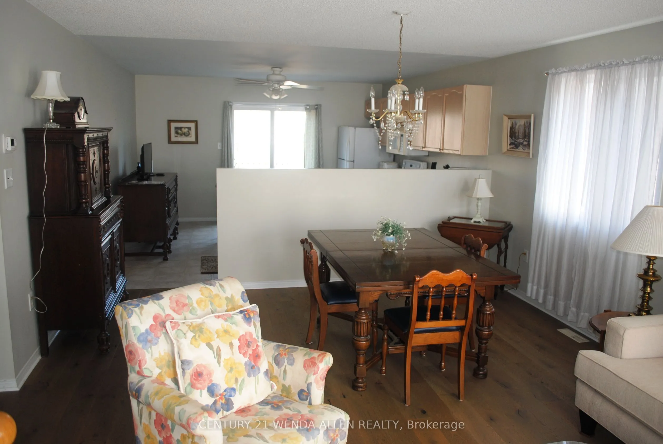 31 Seline Crescent, Barrie, ON L4N 0Y7