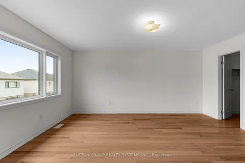 42 Rochester Drive, Barrie, ON L9S 2Z8