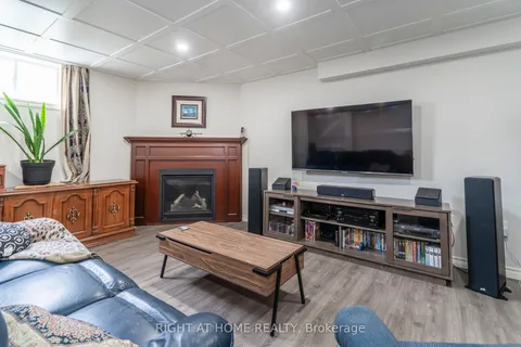 16 O'neill Circle, Springwater, ON L2L 2K0