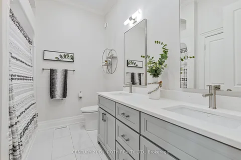 284 Codrington Street, Barrie, ON L4M 1S3