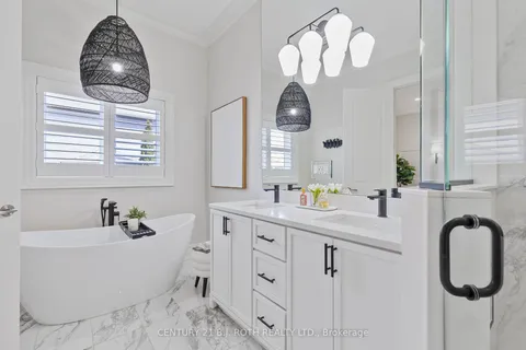 284 Codrington Street, Barrie, ON L4M 1S3