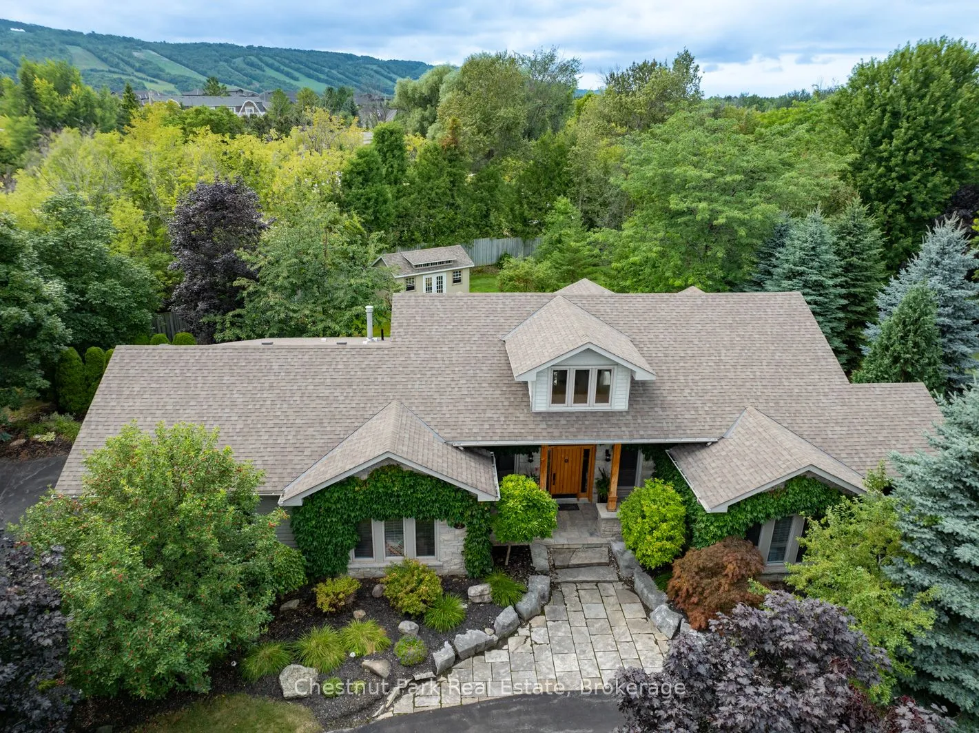 2 EVERGREEN Road, Collingwood, ON L9Y 5A8