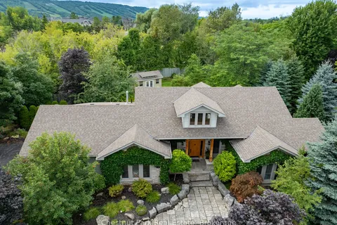 2 EVERGREEN Road, Collingwood, ON L9Y 5A8