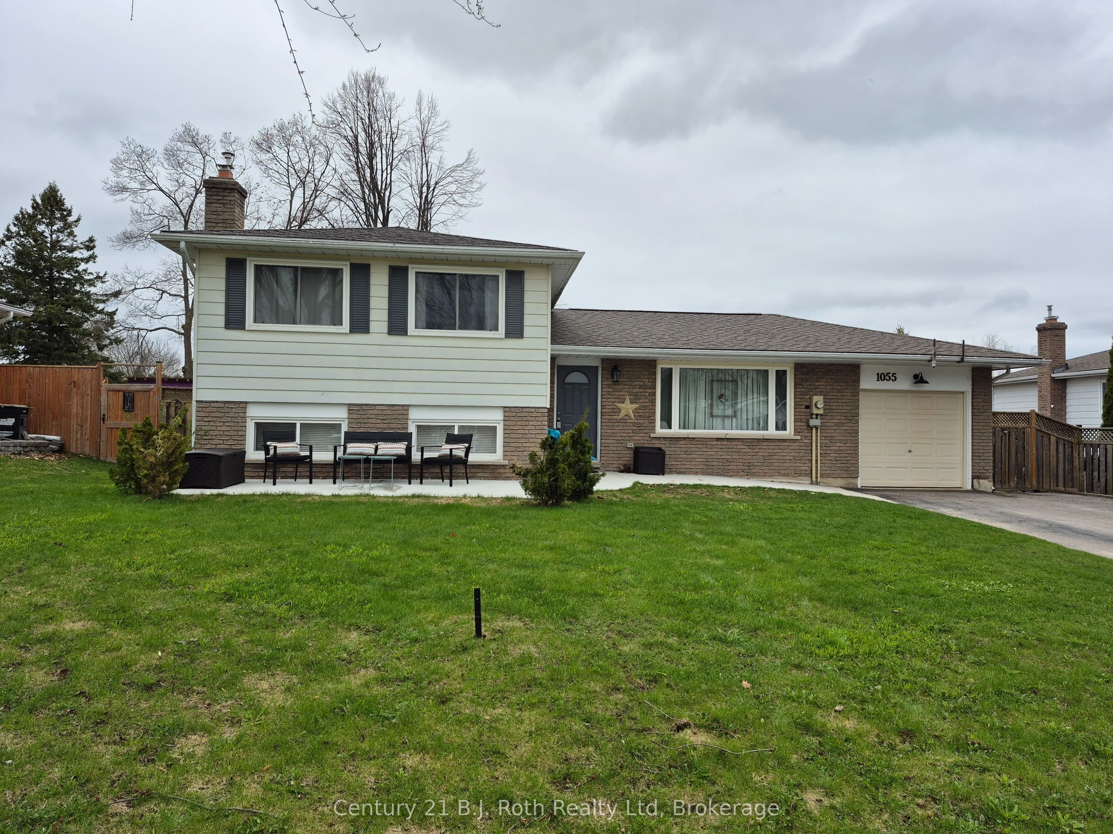 1055 Glen Eagles Crescent, Midland, ON L4R 2R2