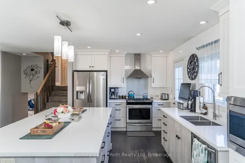 1055 Glen Eagles Crescent, Midland, ON L4R 2R2
