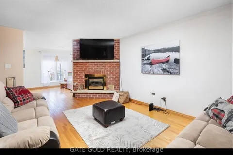 51 Beck Boulevard, Penetanguishene, ON L9M 1E2