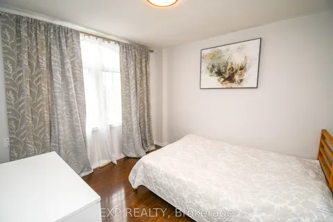 30 Aikens Crescent, Barrie, ON L4N 8M6