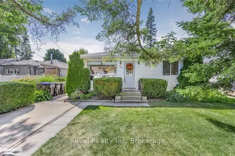 44 69TH Street, Wasaga Beach, ON L9Z 1T9