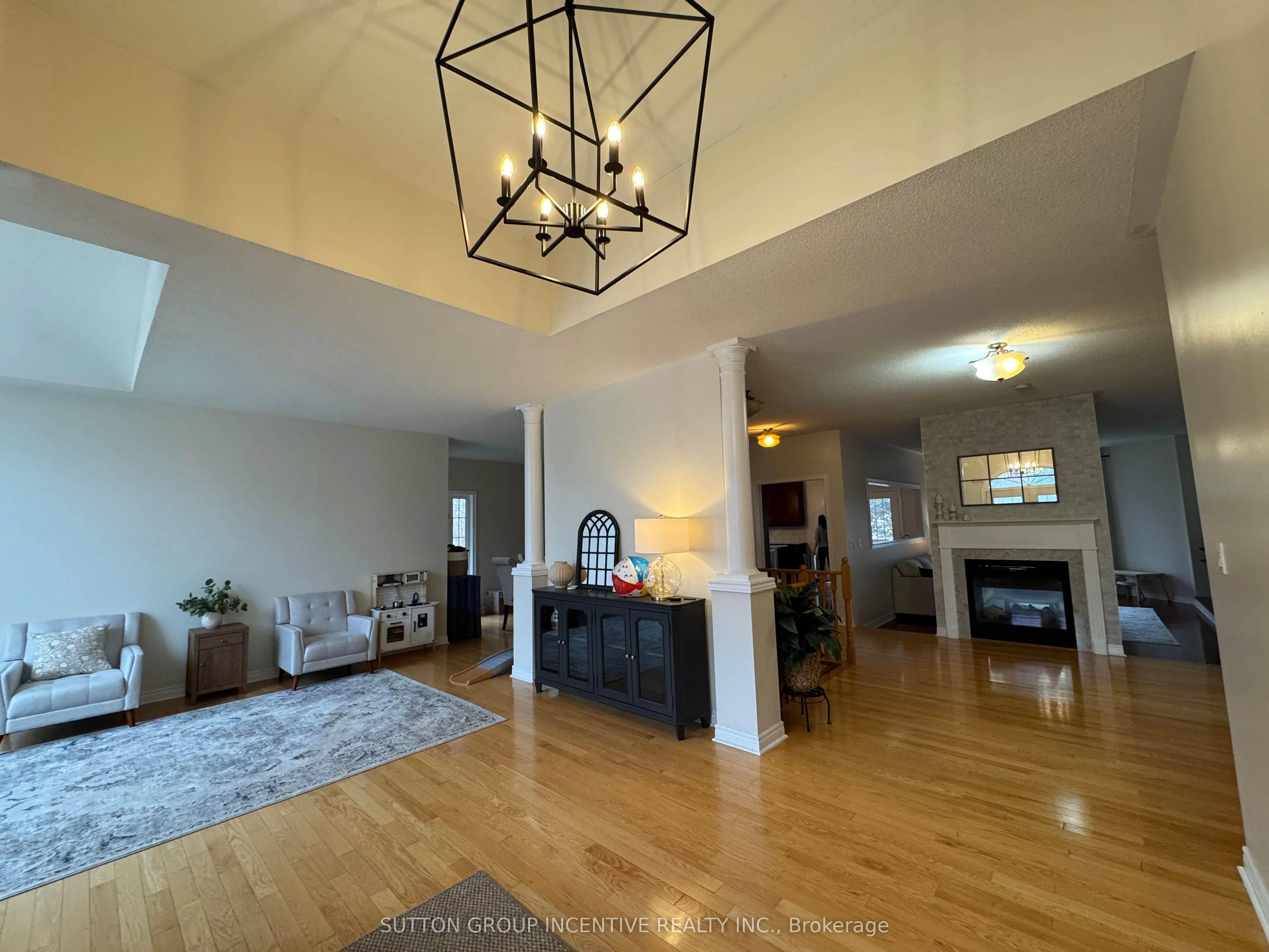 2 Camelot Square, Barrie, ON L4M 0C2