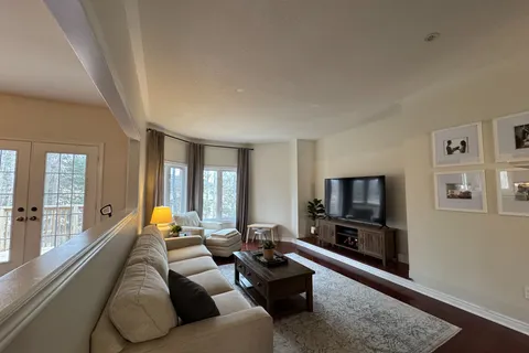 2 Camelot Square, Barrie, ON L4M 0C2