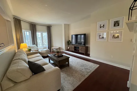 2 Camelot Square, Barrie, ON L4M 0C2