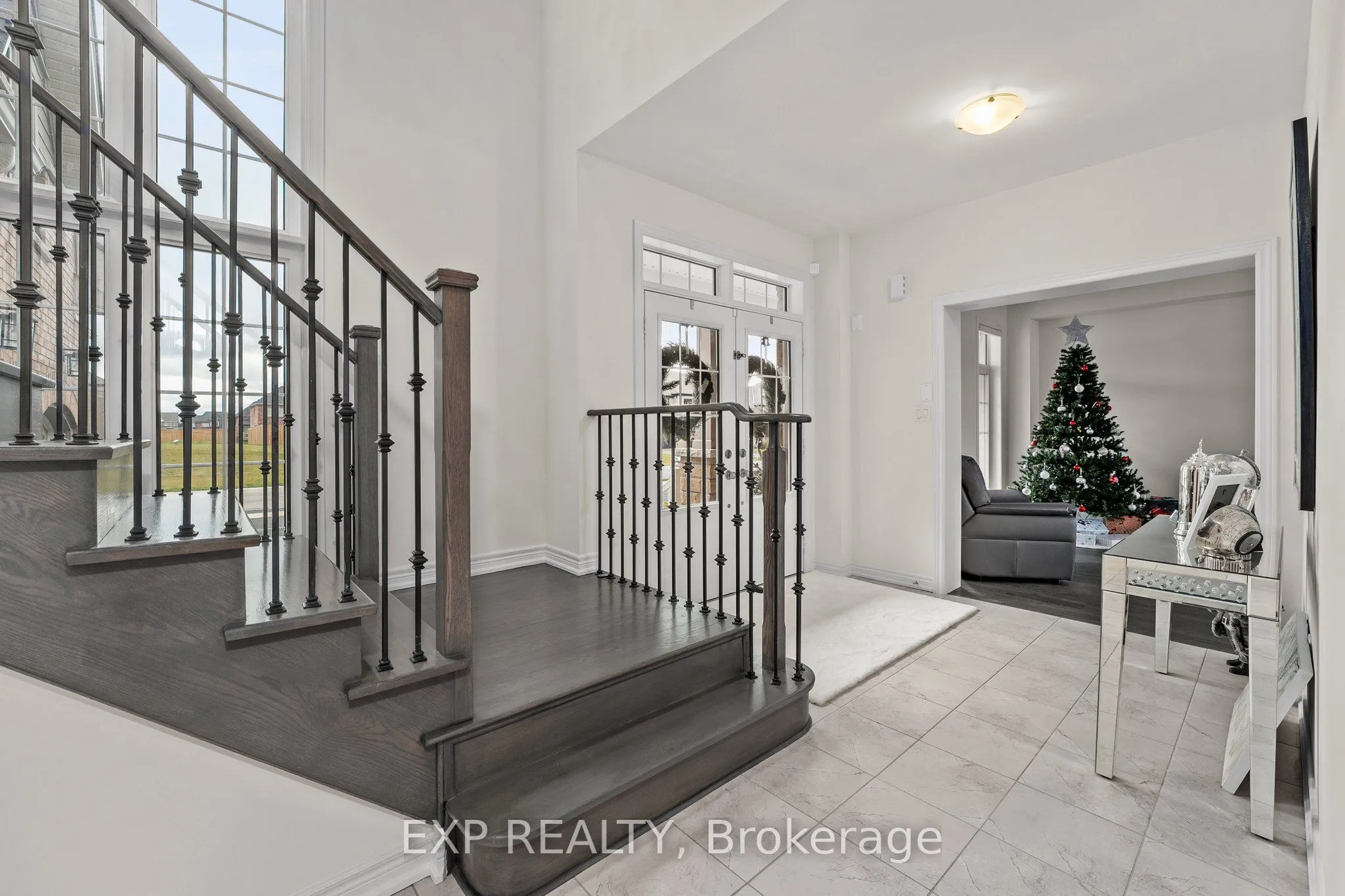 113 Rugman Crescent, Springwater, ON L9X 2A5