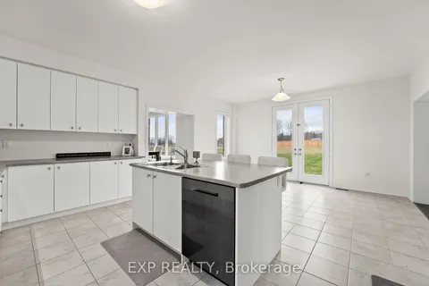 113 Rugman Crescent, Springwater, ON L9X 2A5