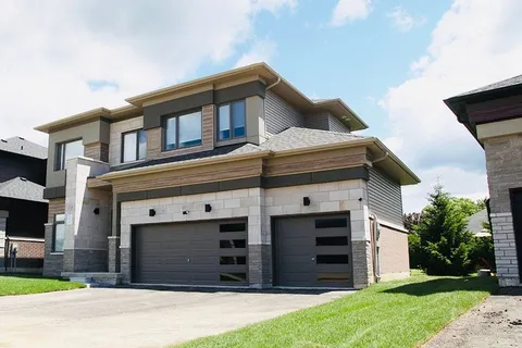 3729 Lakepoint Drive, Severn, ON L3V 8M9