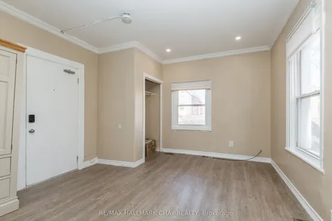 23 Elgin Street, Orillia, ON L3V 1R8