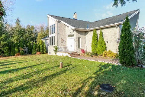 20 Grant Avenue, Tiny, ON L0L 1P1