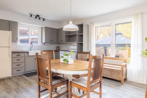 47 Lakeshore Road, Oro-Medonte, ON L0L 2E0