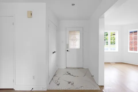 9 Hodgson Drive, Barrie, ON L4N 7Y2