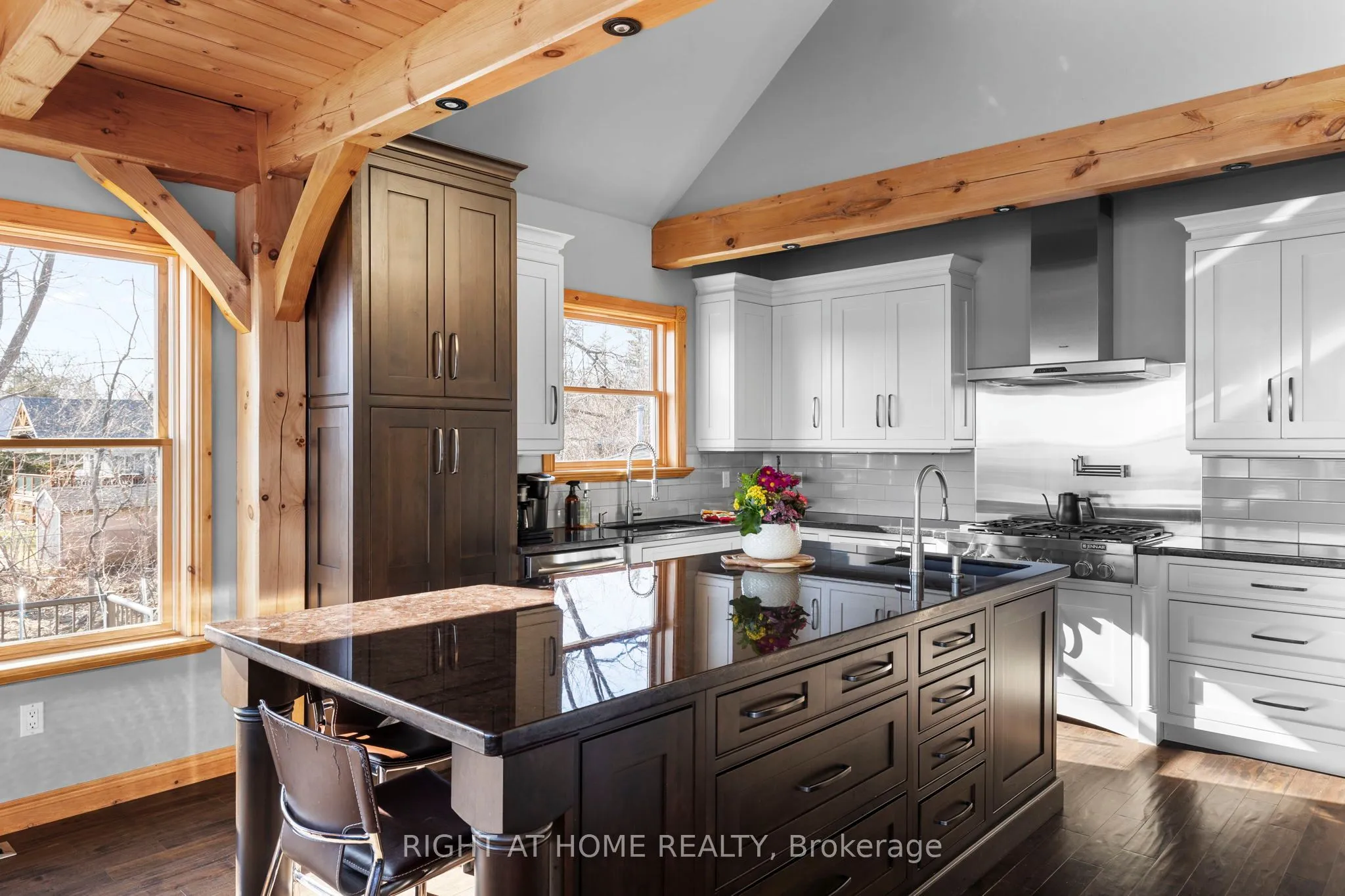 21 Lakeshore Road, Oro-Medonte, ON L3V 0K2