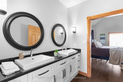 21 Lakeshore Road, Oro-Medonte, ON L3V 0K2
