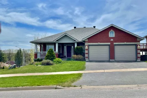 94 Maria Street, Penetanguishene, ON L9M 2H8