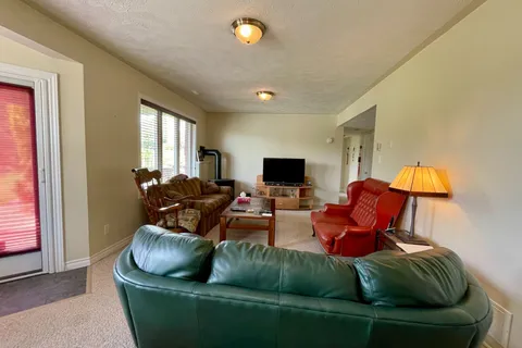 94 Maria Street, Penetanguishene, ON L9M 2H8
