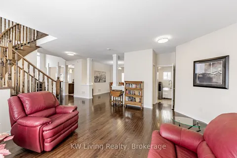 14 Charlemagne Avenue, Barrie, ON L4M 0A9