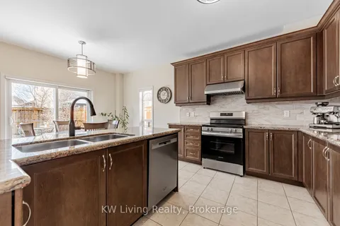 14 Charlemagne Avenue, Barrie, ON L4M 0A9