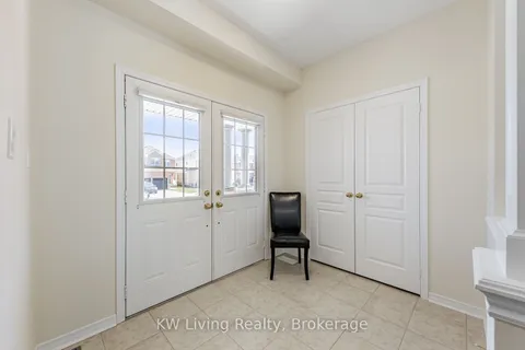 14 Charlemagne Avenue, Barrie, ON L4M 0A9