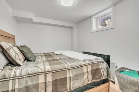 7 Michelle Drive, Barrie, ON L4N 5Y1