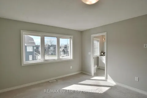 39 Gregory Avenue, Collingwood, ON L9Y 0Z5