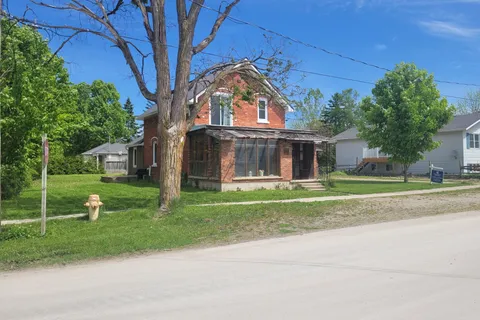 24 Elizabeth Street, Clearview, ON L0M 1G0