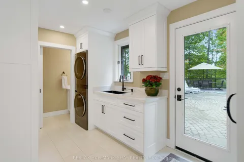 11 Park Trail, Springwater, ON L9X 0L3