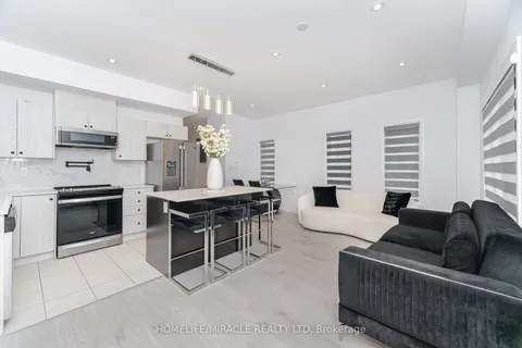 92 Fairlane Avenue, Barrie, ON L9J 0M9