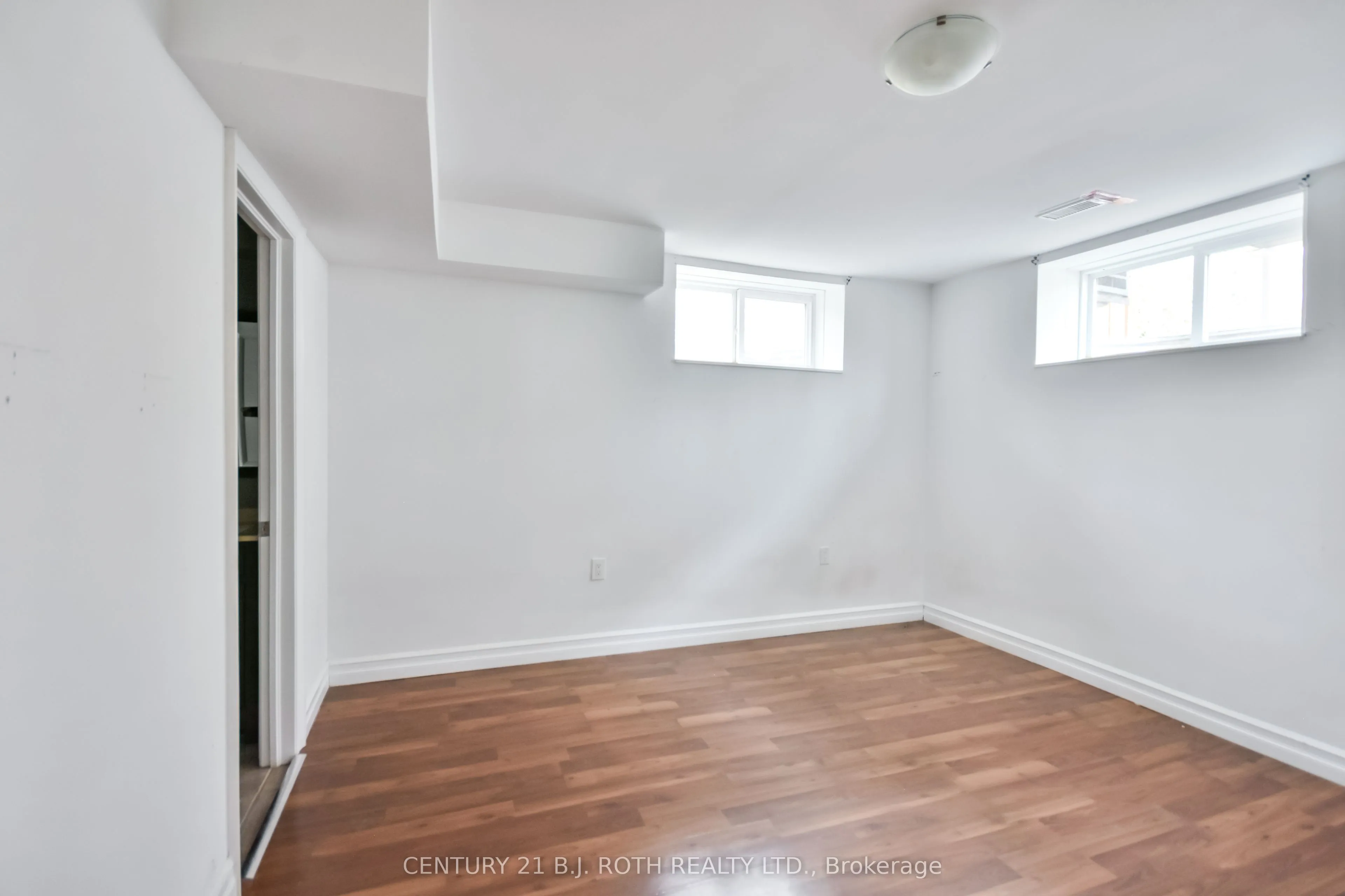 16 GRAY Lane, Barrie, ON L4N 7T1